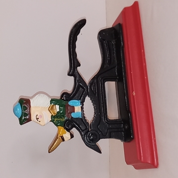 𝅺vintage Christmas Cast Iron Nut Cracker - Picture 1 of 6